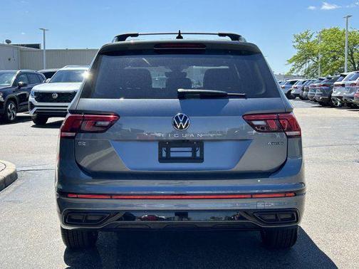 Platinum Gray Metallic 2022 Volkswagen Tiguan 2.0T SE R-Line Black 4MOTION