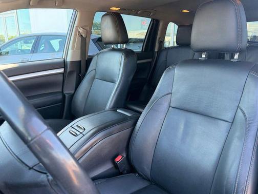 Ooh La La Rouge Mica 2019 Toyota Highlander XLE