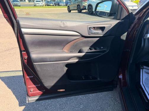 Ooh La La Rouge Mica 2019 Toyota Highlander XLE