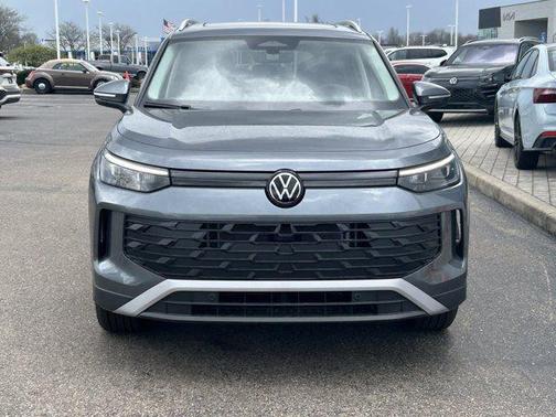 Platinum Gray Metallic 2026 Volkswagen Tiguan 2.0T SE 4MOTION