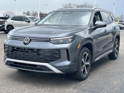 Platinum Gray Metallic 2026 Volkswagen Tiguan 2.0T SE 4MOTION