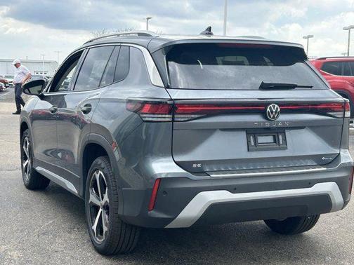 Platinum Gray Metallic 2026 Volkswagen Tiguan 2.0T SE 4MOTION