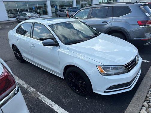 2015 Volkswagen Jetta Auto SE w/Connectivity/Navigation