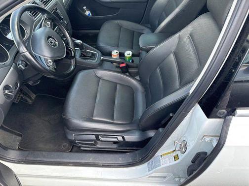 2015 Volkswagen Jetta Auto SE w/Connectivity/Navigation