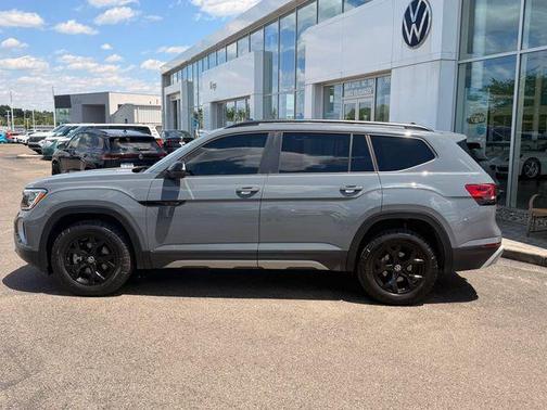 Pure Gray 2025 Volkswagen Atlas 2.0T Peak Edition
