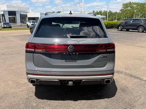 Pure Gray 2025 Volkswagen Atlas 2.0T Peak Edition