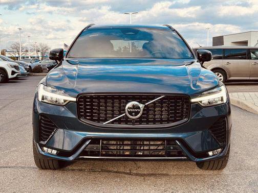 2022 Volvo XC60 B6 R-Design