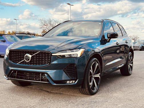 2022 Volvo XC60 B6 R-Design