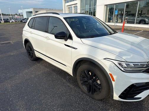 2022 Volkswagen Tiguan 2.0T SE R-Line Black 4MOTION