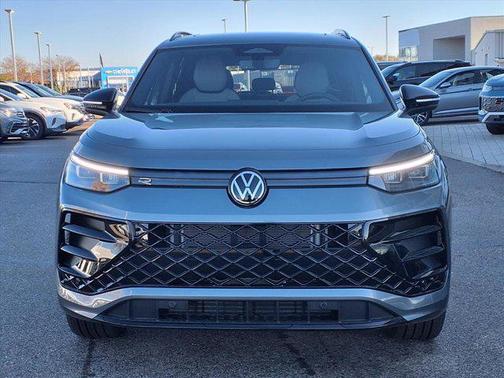 2025 Volkswagen Tiguan 2.0T SE R-Line Black 4MOTION