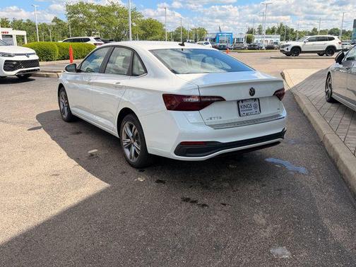 Opal White Pearl 2023 Volkswagen Jetta 1.5T SE