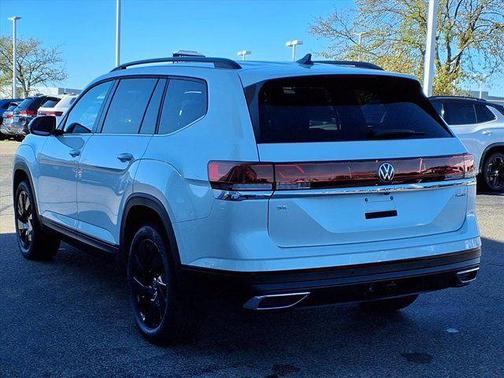 White 2026 Volkswagen Atlas 2.0T SE w/Technology 4MOTION