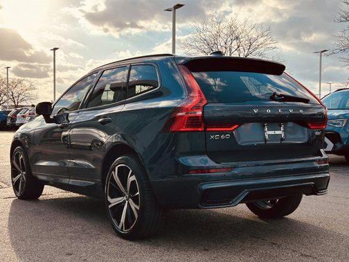 Denim Blue Metallic 2022 Volvo XC60 B6 R-Design