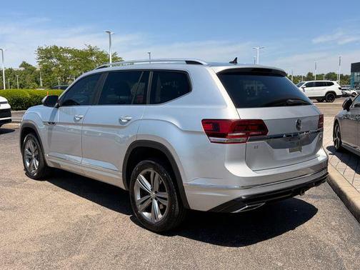 Reflex Silver Metallic 2019 Volkswagen Atlas 3.6L SE w/Technology
