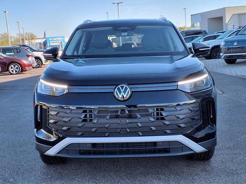 2025 Volkswagen Tiguan 2.0T SE 4MOTION