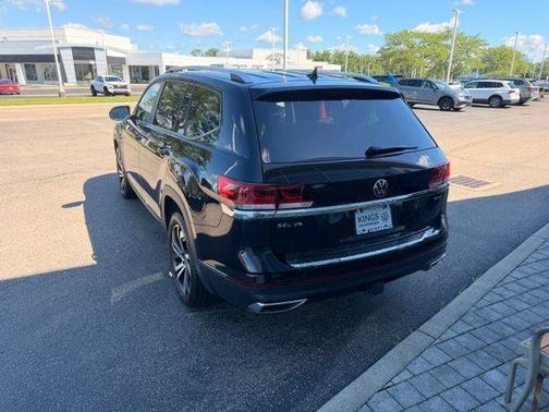 Deep Black 2023 Volkswagen Atlas 3.6L SEL