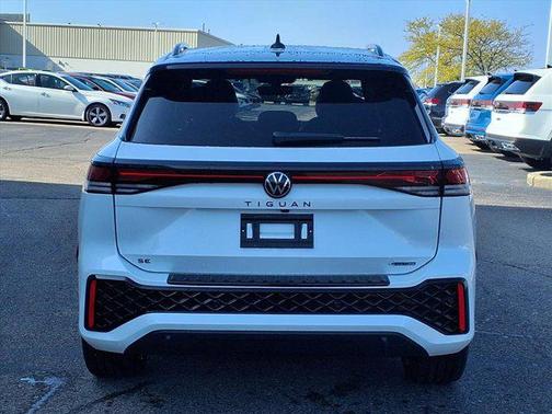 2025 Volkswagen Tiguan 2.0T SE R-Line Black 4MOTION
