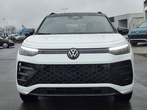 2025 Volkswagen Tiguan 2.0T SE R-Line Black 4MOTION