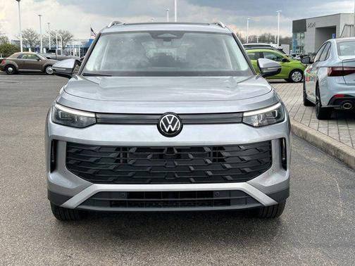 Pyrite Silver Metallic 2026 Volkswagen Tiguan 2.0T SE 4MOTION