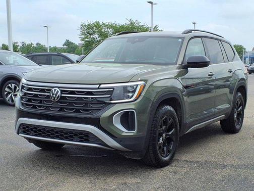 2024 Volkswagen Atlas 2.0T SE w/Technology 4MOTION