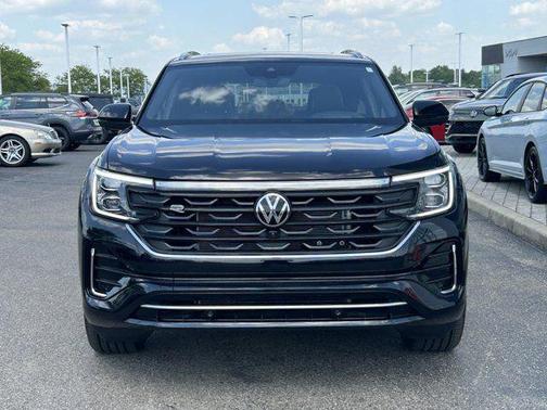 Deep Black Pearl 2025 Volkswagen Atlas Cross Sport 2.0T SEL Premium