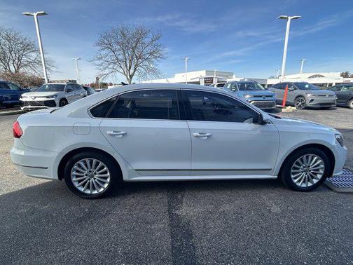 2017 Volkswagen Passat 1.8T SE
