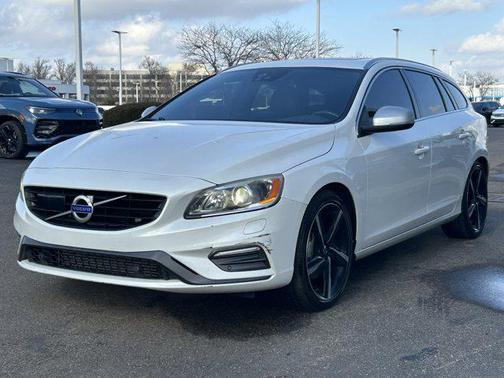 2016 Volvo V60 T6 R-Design Platinum
