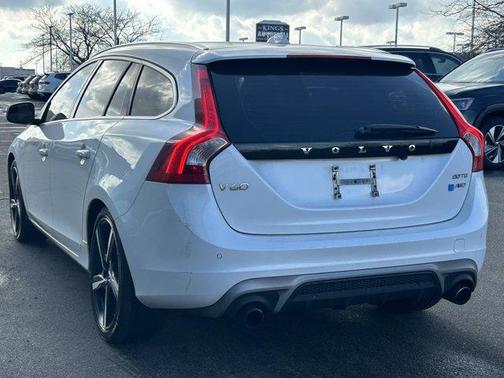 2016 Volvo V60 T6 R-Design Platinum