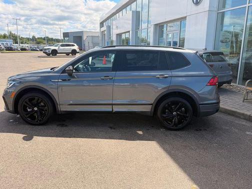 Platinum Gray Metallic 2024 Volkswagen Tiguan 2.0T SE R-Line Black 4MOTION