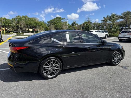 Black 2023 Nissan Altima 2.0 SR