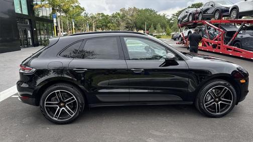 2021 Porsche Macan Base