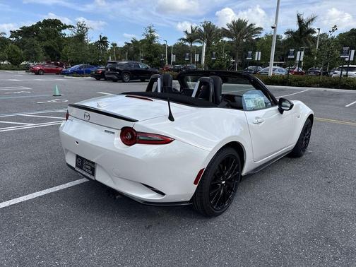 Snowflake White Pearl 2026 Mazda MX-5 Miata Club