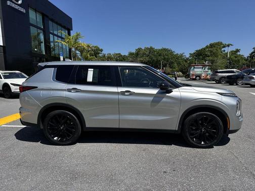 2022 Mitsubishi Outlander SE