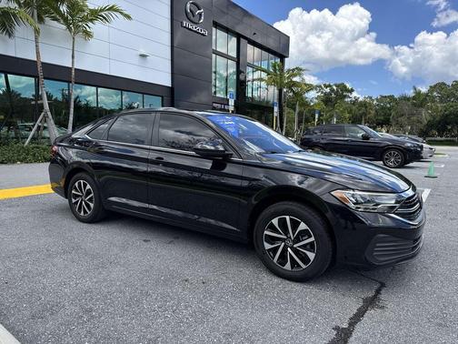 Deep Black Pearl Effect 2022 Volkswagen Jetta 1.5T S