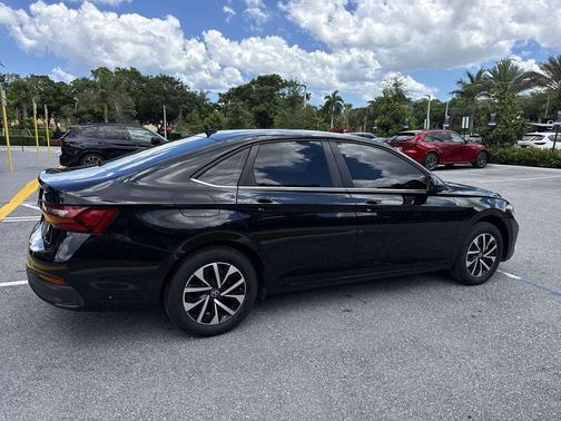 Deep Black Pearl Effect 2022 Volkswagen Jetta 1.5T S