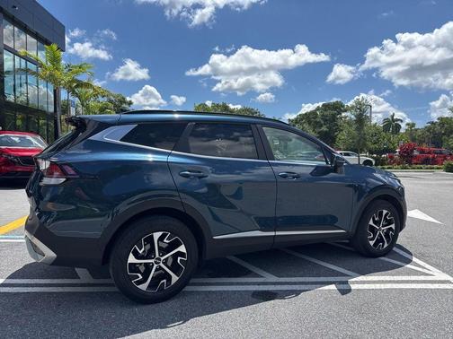 Blue 2024 Kia Sportage Hybrid EX