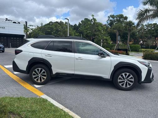 Crystal White Pearl 2024 Subaru Outback Premium