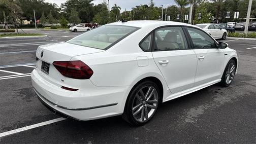 2018 Volkswagen Passat 2.0T R-Line