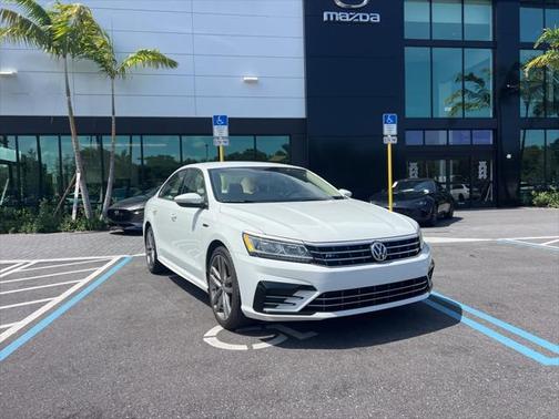 2018 Volkswagen Passat 2.0T R-Line