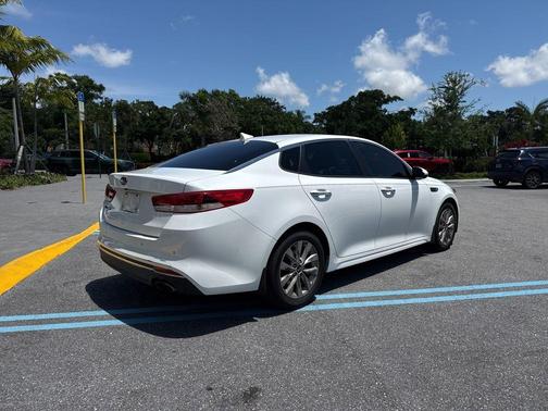 Snow White Pearl 2018 Kia Optima LX