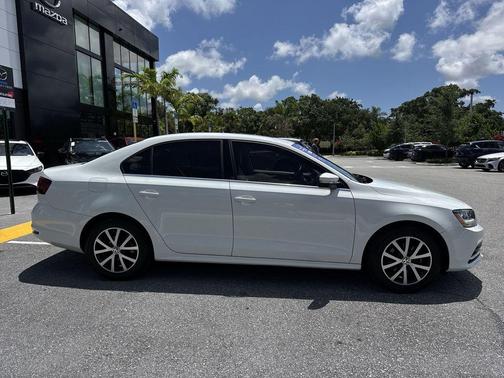 Pure White 2017 Volkswagen Jetta 1.4T SE