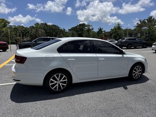 Pure White 2017 Volkswagen Jetta 1.4T SE