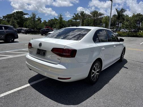Pure White 2017 Volkswagen Jetta 1.4T SE
