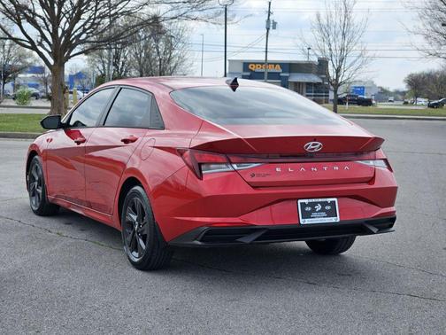 2022 Hyundai ELANTRA SEL