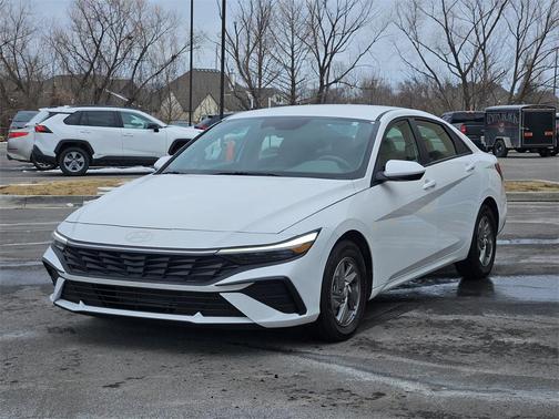 2025 Hyundai ELANTRA SE