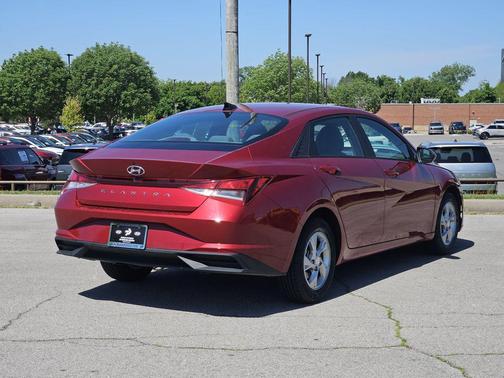 Ultimate Red 2023 Hyundai ELANTRA SE