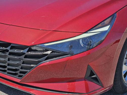 Ultimate Red 2023 Hyundai ELANTRA SE