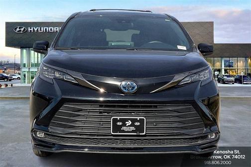 2024 Toyota Sienna Woodland Edition