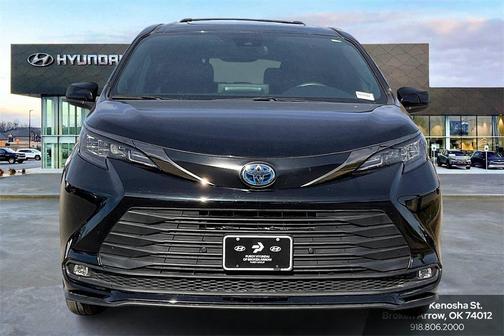 2024 Toyota Sienna Woodland Edition