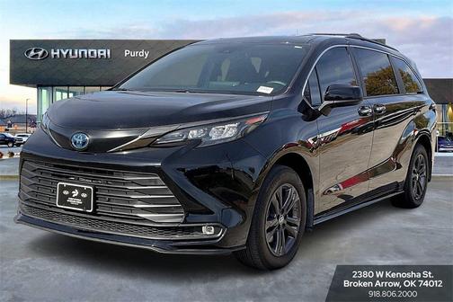 2024 Toyota Sienna Woodland Edition